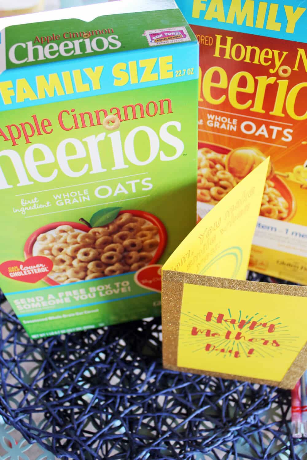 Giving a free box of Cheerios for Mother's Day Easy Mother's Day Giving Ideas for Kids | FREE DIY Mother's Day Card Template