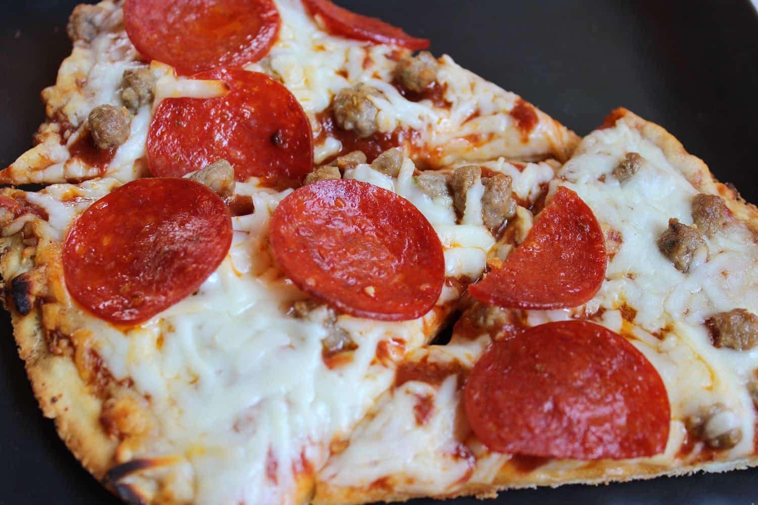 Quick and easy family dinner - pizza night 8 Ways to Conquer Mealtime Chaos | Plan an Easy Meal on Busy Days