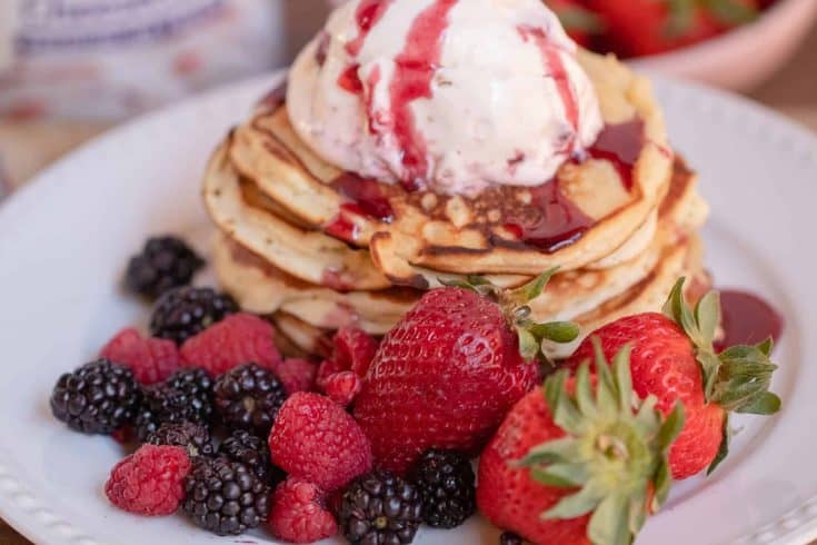 Berry Cheesecake Pancakes